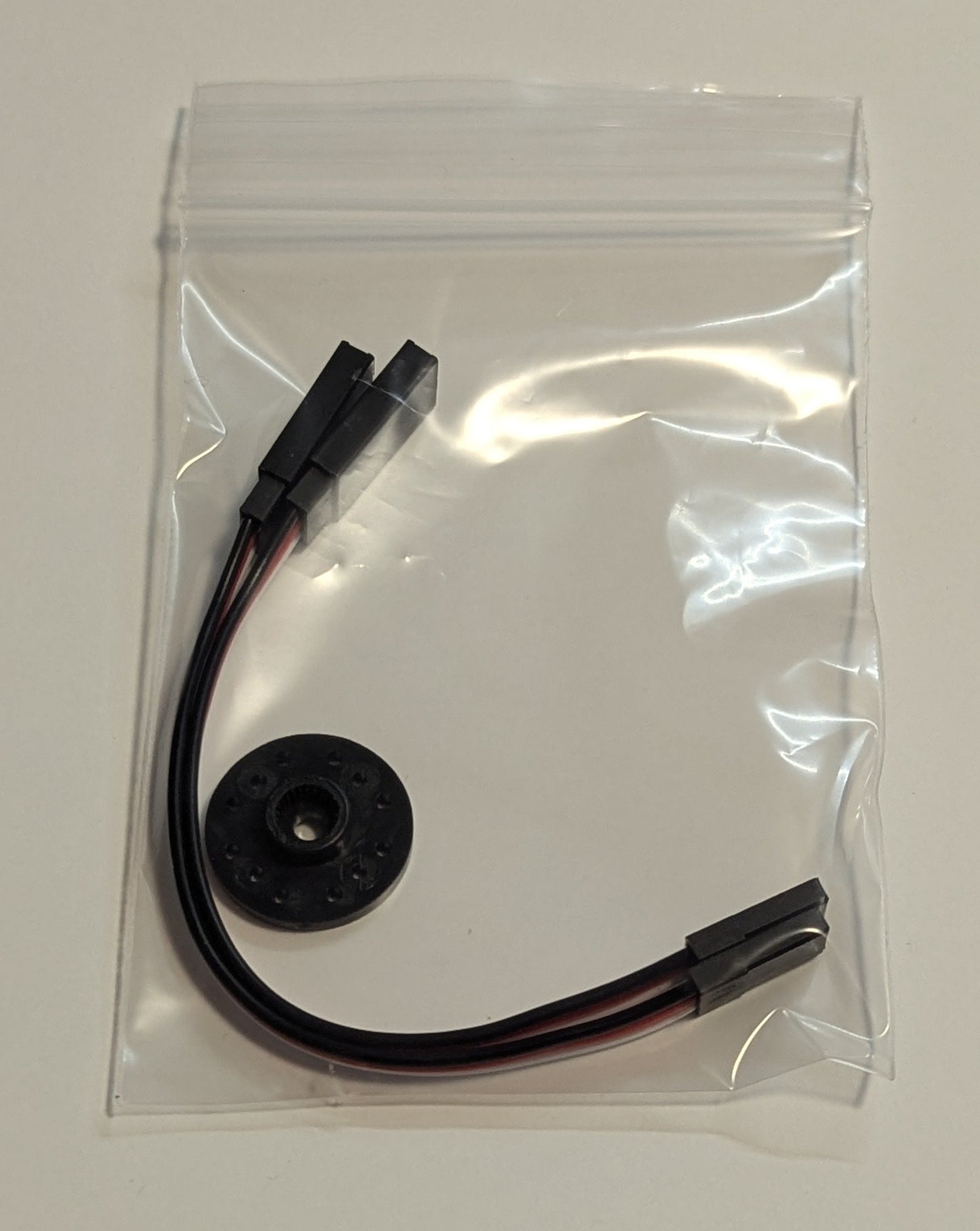 Circular Servo arm + 2 10cm servo extensions - Component detail view for DIY RC building